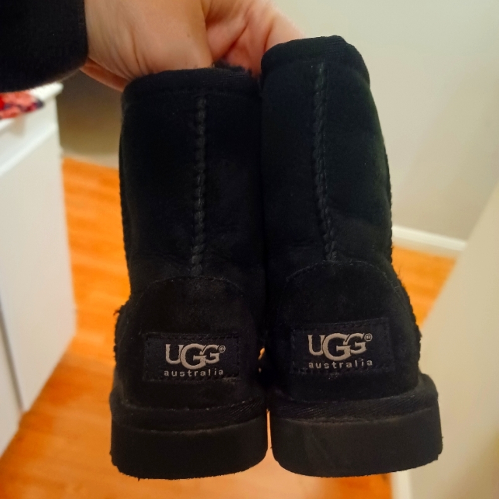 EUC UGG boots - Toddler 8